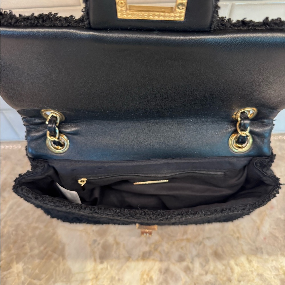 Chic Black Textured Shoulder Bag - image 5